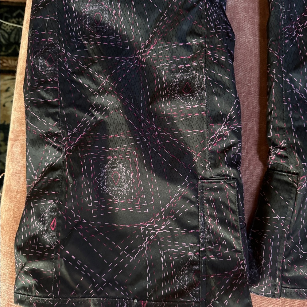 Volcom Nimbus Black & Pink /Purple Abstract Patterned Snow Pants - Picture 2 of 6